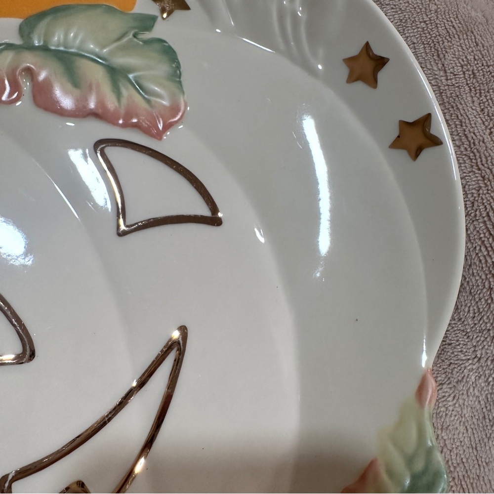 Lenox Ceramic Halloween Jack-O-Lantern Plate with Gold and Cream Accents - Picture 7 of 16